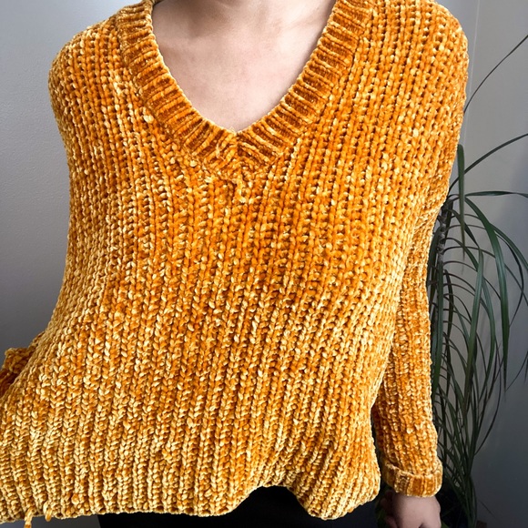 Urban Heritage Sweater -Yellow Orange - Picture 5 of 10